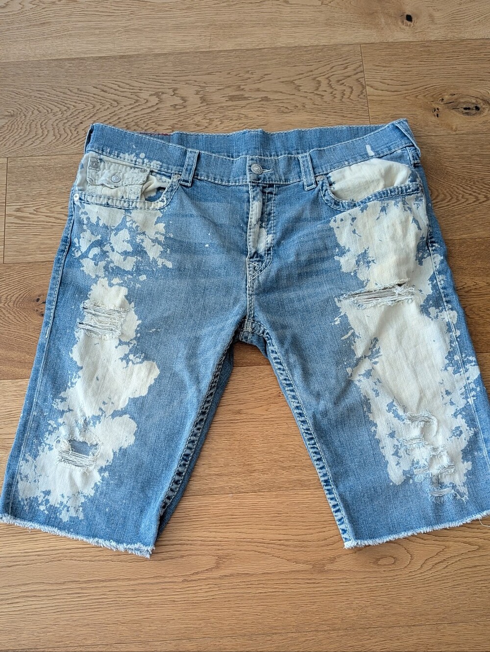 True Religion Mens Bleach Splatter Distressed Cutoff Denim Shorts 42 Y2K
